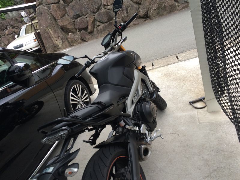 ヤマハ MT-09 グラブバー・タンデムバー・シーシーバー 口コミ・動画