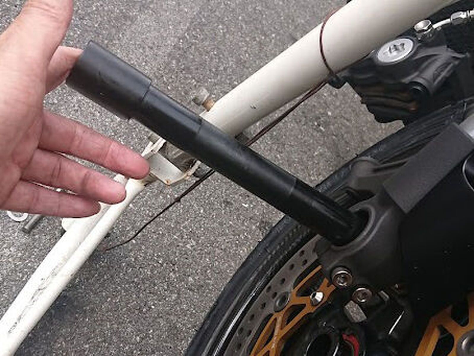 YAMAHA MT-10「MT-10 フロントアクスルシャフト交換」 | ウェビック