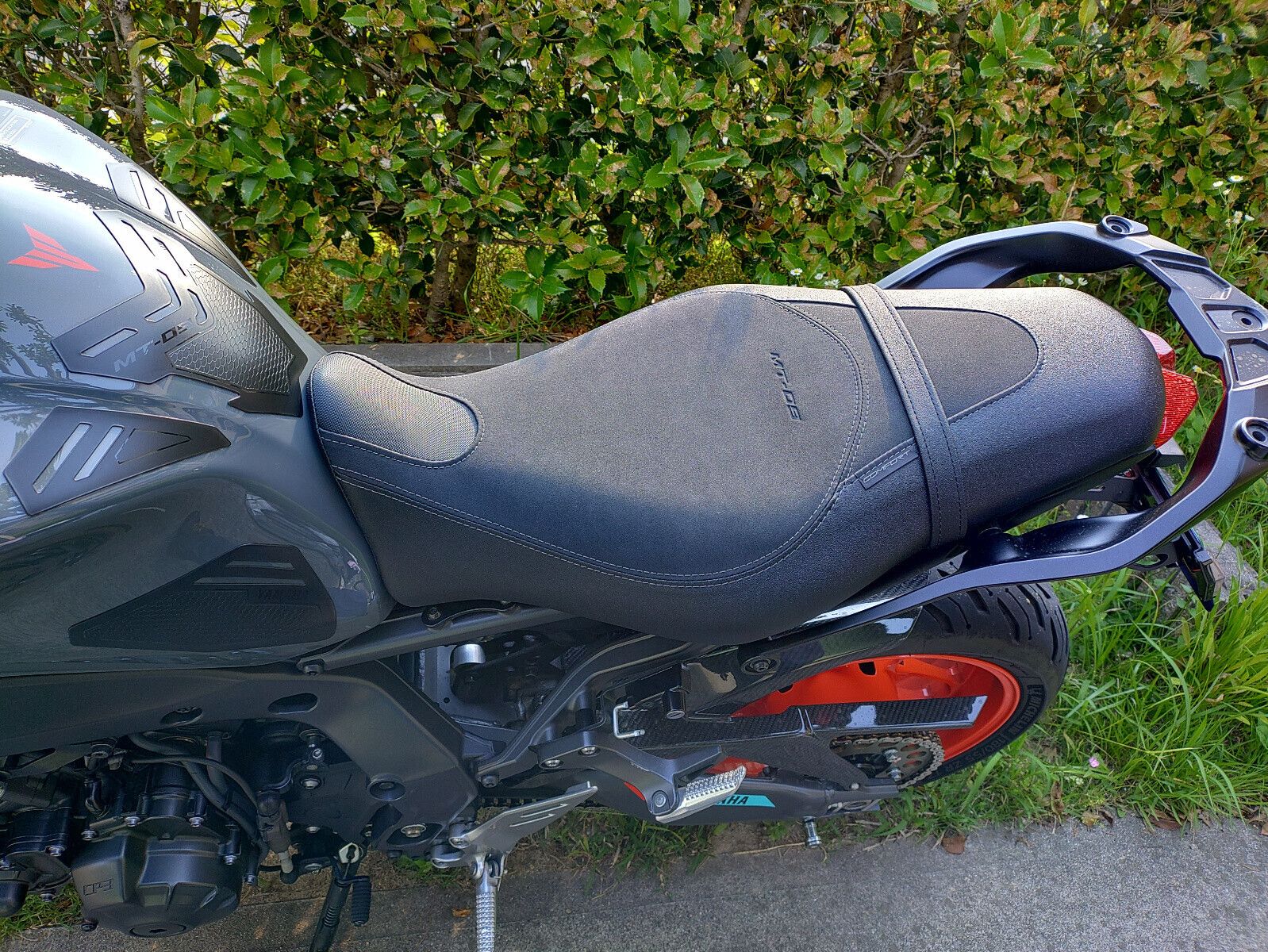 YAMAHA MT-09「MT-09のコンフォートシートについて」 | ウェビック