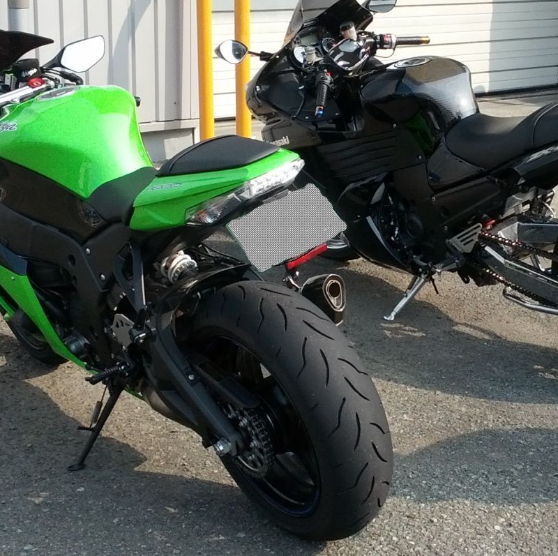 KAWASAKI ZX-10R「シート下にナンバー移設」 | ウェビックコミュニティ