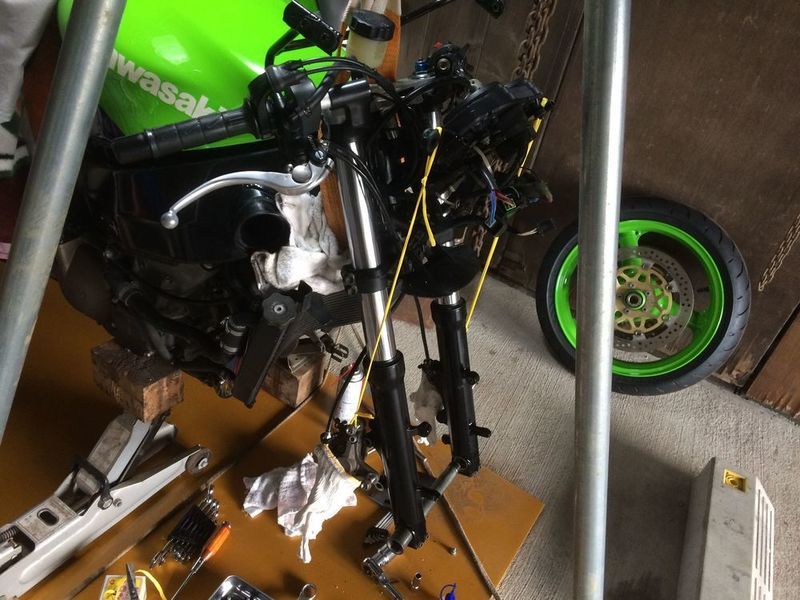 KAWASAKI ZX-9R「[ZX-9R]車検取得準備（其の四）フロントフォークを