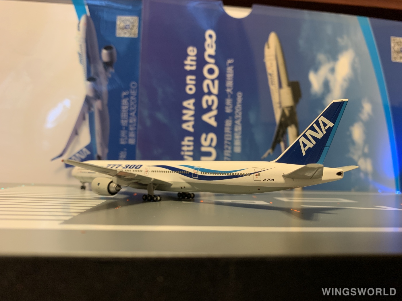 Hogan 1:400 Boeing 777-300 ANA 全日空NH40012 JA752A 风彩绘的照片