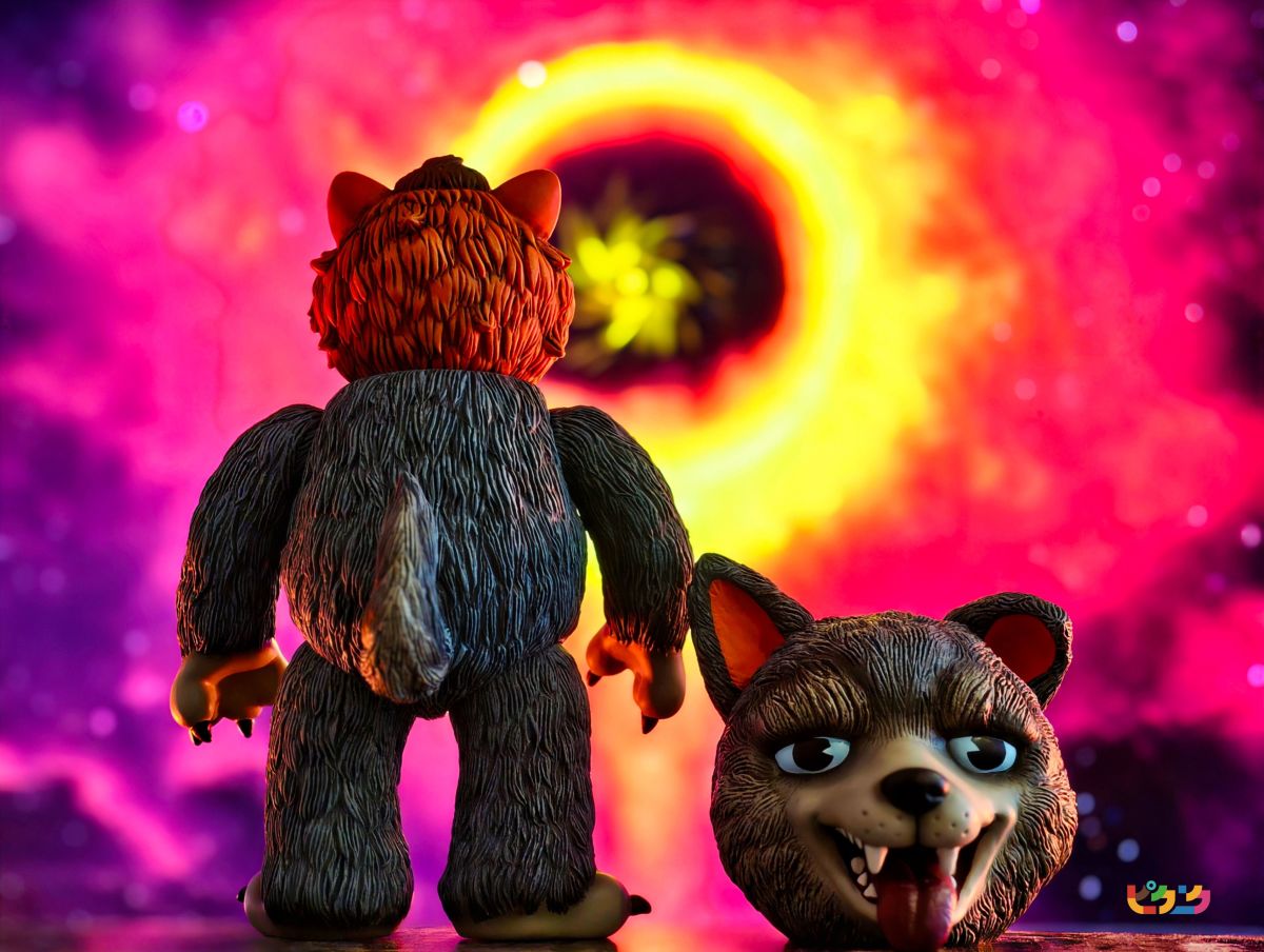 石黒亜矢子 × San.3《ハスキーの着ぐるみ頭巾を被った化け猫》ソフビ