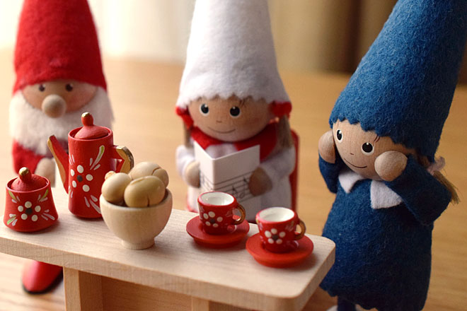 寒い季節こそ、温もりのアイテムを。冬に飾りたいお人形セレクション