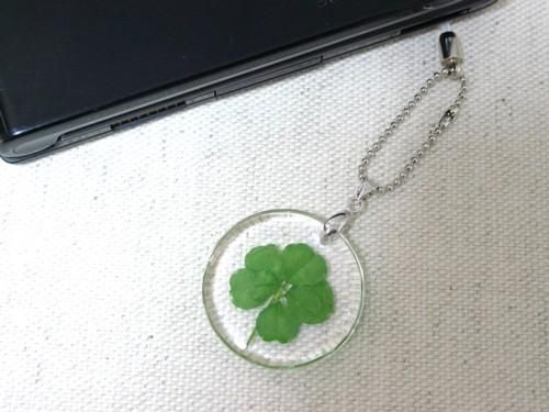七つ葉のクローバーの3D封入ホルダー＆ストラップクリアモデルサークルM