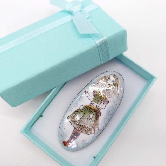 不思議の国のアリス(アンティーク調)」首が伸びるアリスの七宝焼