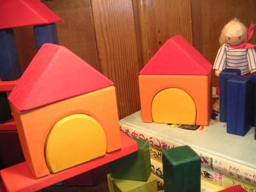 Grimm's Spiel & Holz Design グリムス社］ カラー幾何学積み木60P