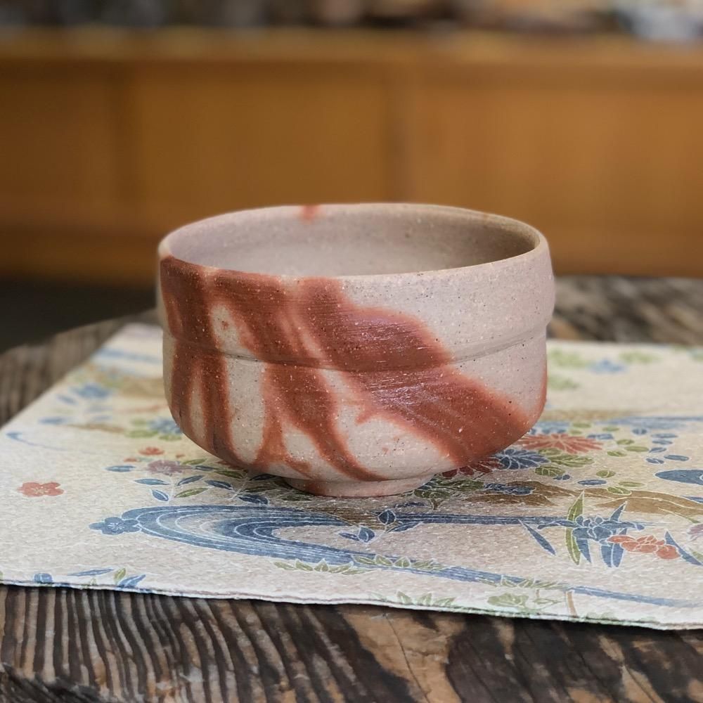 緋襷 胴締抹茶茶碗 - 備前焼 窯元 小西陶古