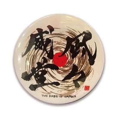 笹井 千織さんコラボ「威風堂々」缶バッジ [白・黒] - UP FOR GRABS.