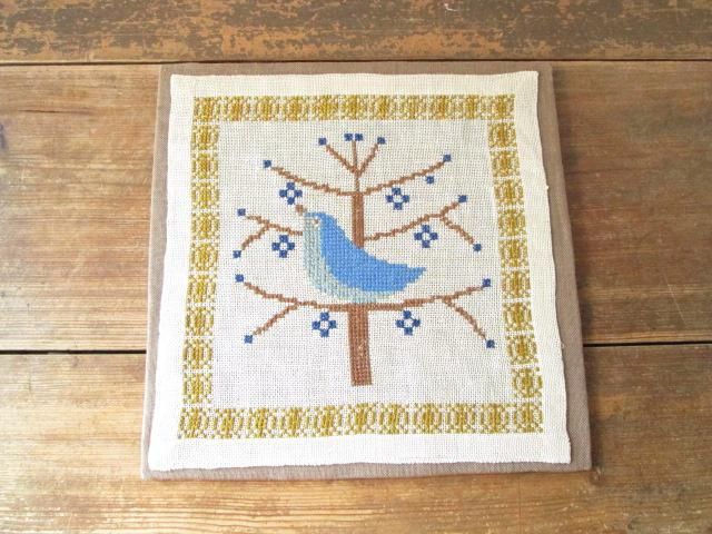 クロスステッチ刺繍タペストリー：幸せの青い鳥。。。♪ パネル付き