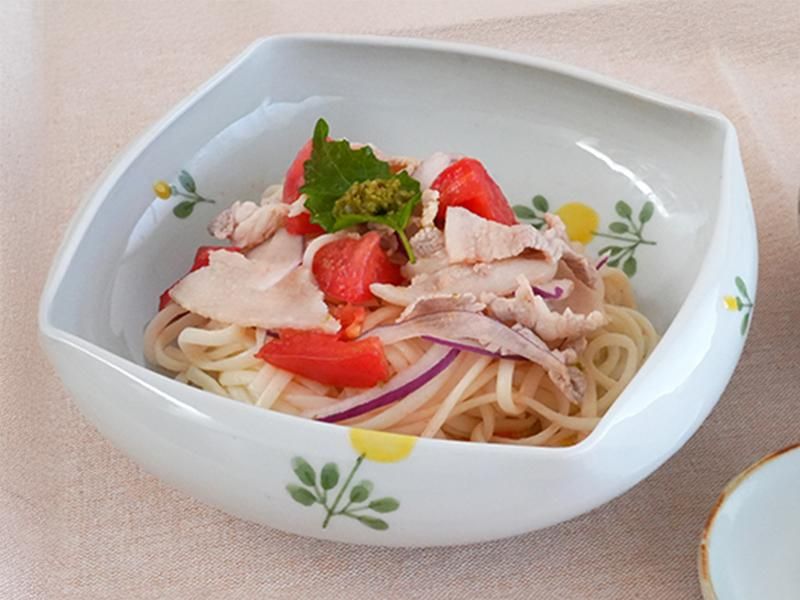 徳永遊心窯 色絵花蛍 6寸四方鉢 | 九谷焼 | 東京 南青山の和食器専門店