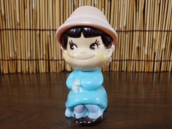 不二家 ペコちゃん ソフビ人形（おすわりポーズ） - 「宝の森」昭和