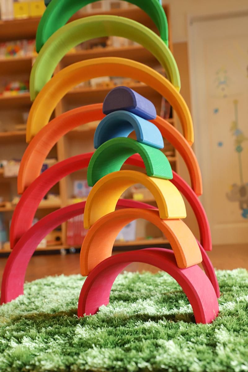 グリムス社アーチレインボー（小）- カラフルな虹の積み木。お子様の