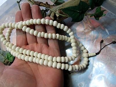 獣骨念珠MN1（白） - ネパール、アジア、世界不思議雑貨販売の