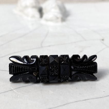 Victorian Mourning Jewelry Whitby Jet Brooch（ヴィクトリア時代