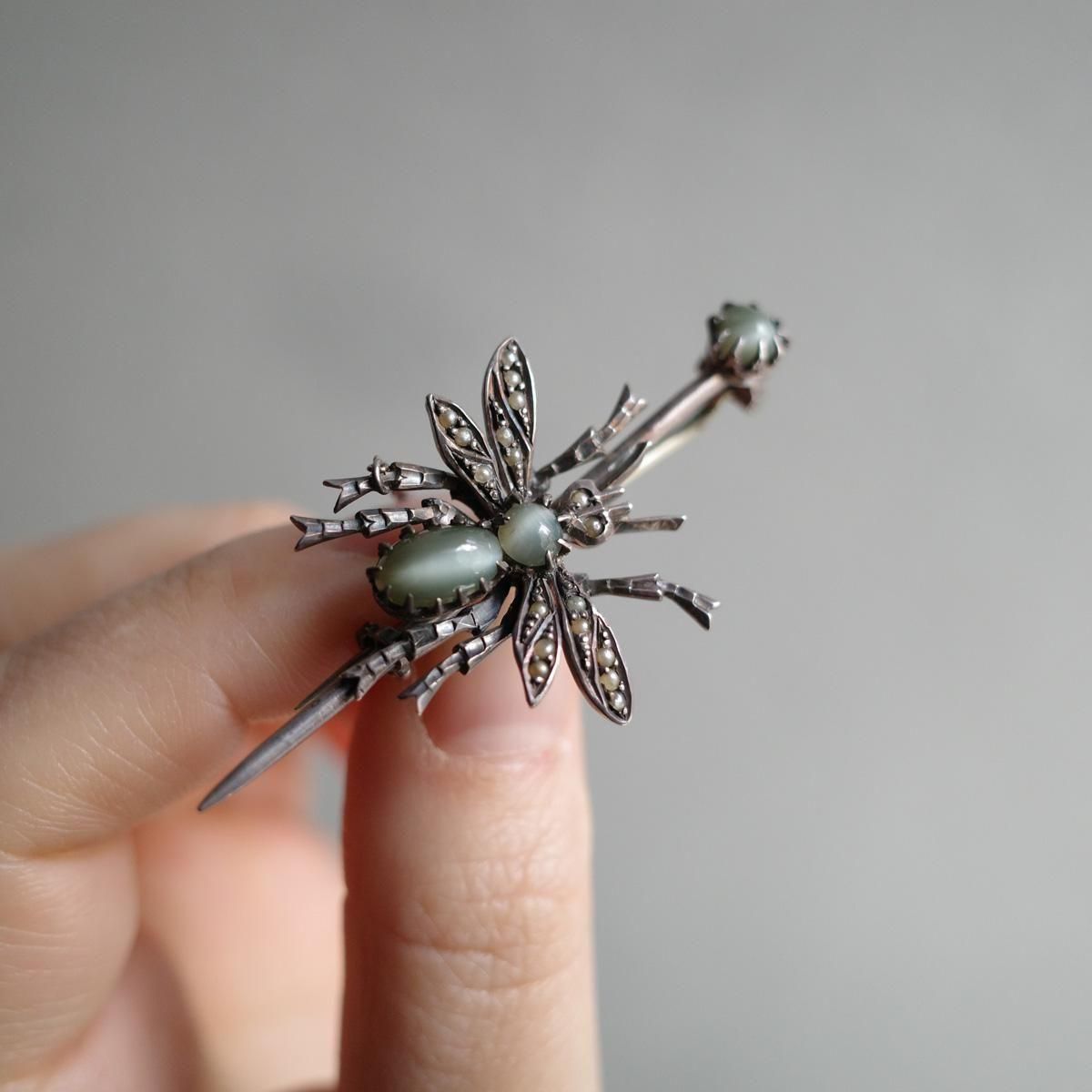 ヴィクトリアン シルバー キャッツアイ 蠅 ブローチ（Victorian Silver