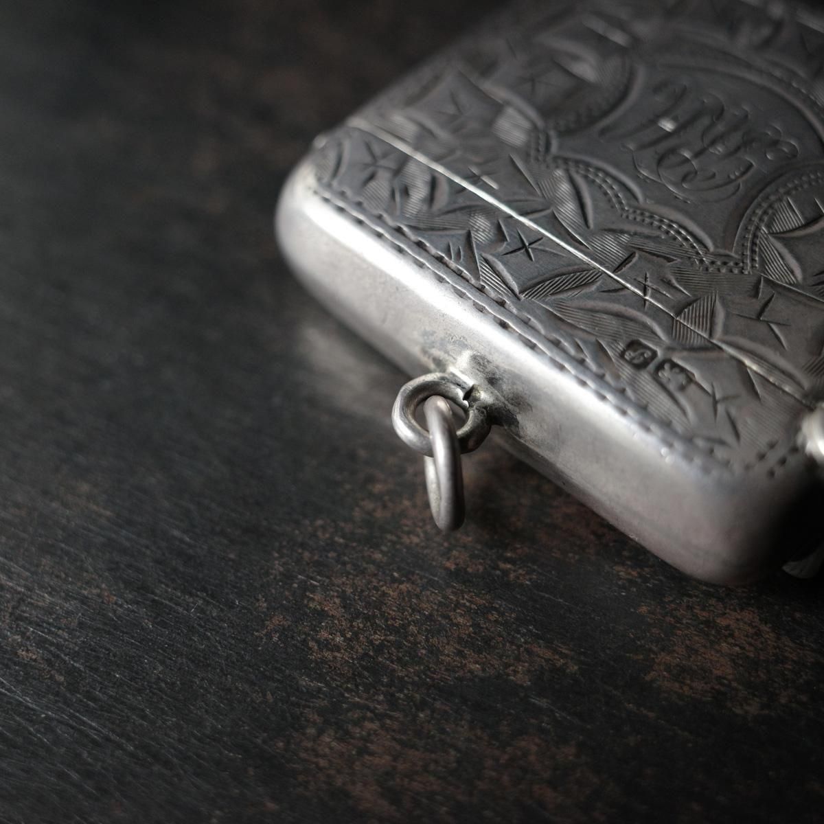 1915年 シルバー ヴェスタ ケース（c.1915 Silver Vesta Case）- JeJe