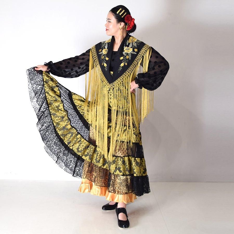 洗練のフラメンコ衣装は、MariQuita で。