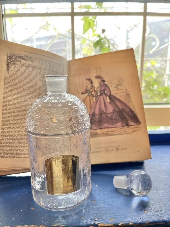 ゲランの香水瓶 金色ラベル - アンティークとテディベアの店 Parade