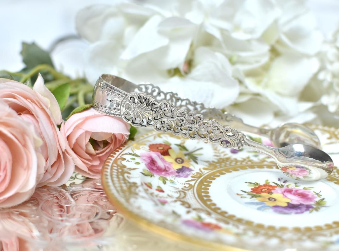 英国アンティーク銀器【純銀】1898年 透かしのシュガートング Levesley