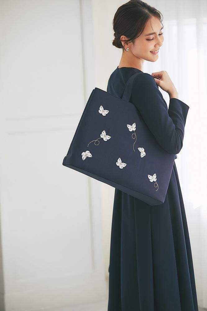 30％off】バタフライ刺繍ラージバッグ(ネイビー) - seventen
