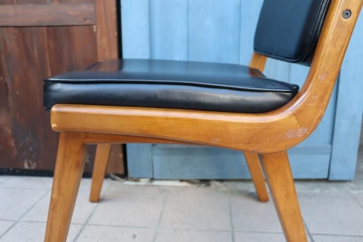 ACME FURNITURE(アクメファニチャー)の曲線を描いたウッドフレーム特徴