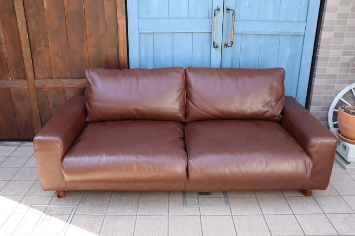 人気の無印良品(MUJI)のフェザーを使用した本革張り2.5シーター