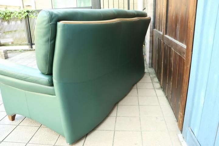 値下げ/karimoku(カリモク家具)の本革 3人掛けソファーです。レザーの