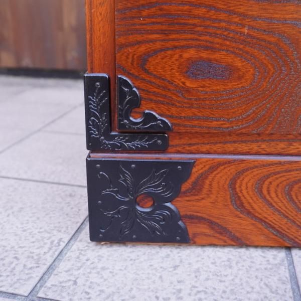 岩手の伝統工芸家具、岩谷堂箪笥 欅材を使用した漆塗り4段・5杯