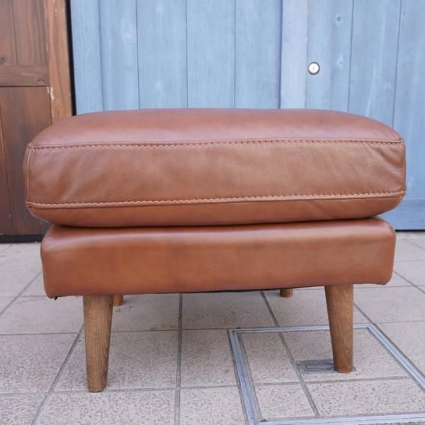 人気のunico(ウニコ)よりMOLN(モルン) レザー オットマンです。北欧