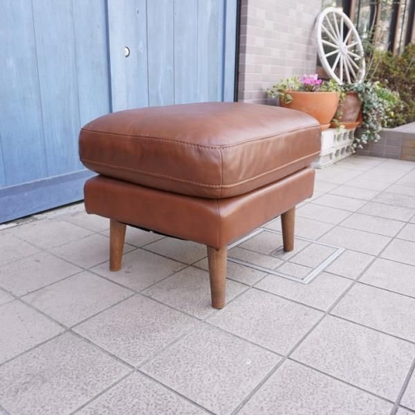 人気のunico(ウニコ)よりMOLN(モルン) レザー オットマンです。北欧