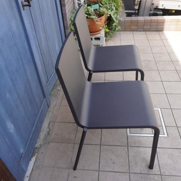 Vitra(ヴィトラ)社の.03(ゼロスリー) 2脚セットです。スタッキングも