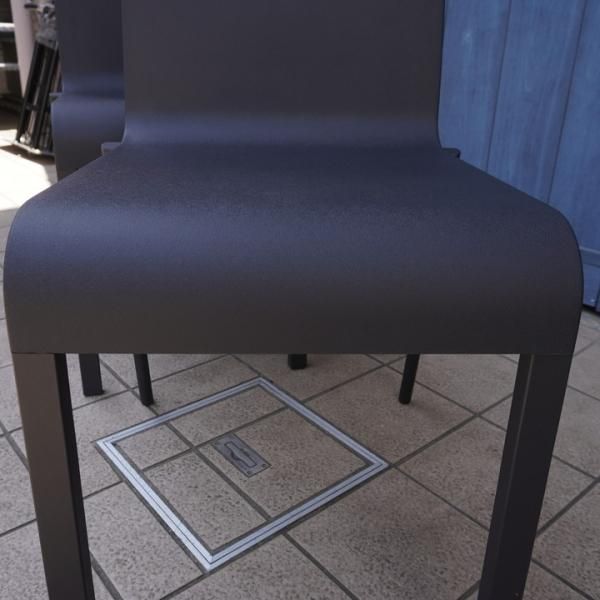 Vitra(ヴィトラ)社の.03(ゼロスリー) 2脚セットです。スタッキングも