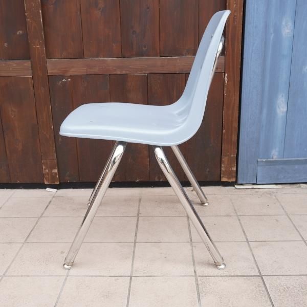 アメリカVIRCO(ヴァルコ)社の9000 CHAIR ブルーグレーです。機能的で
