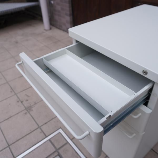 人気のMUJI(無印良品)のスチールキャビネットです。シンプルで