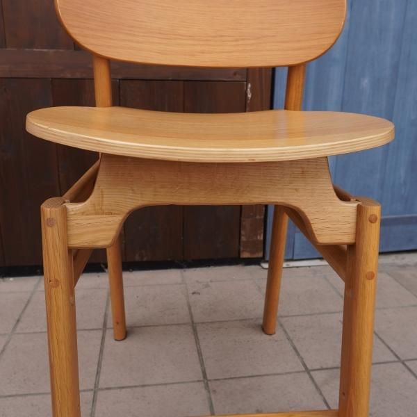 ACTUS(アクタス)のオーク材を使用したSARCLE チェアです。ナチュラルで