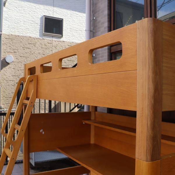 ACTUS取り扱いのデスクとベッドが上下で一体となったFUZZLE ロフト