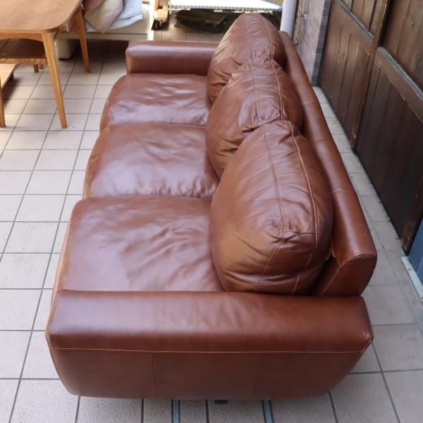 人気のunico(ウニコ)よりMOLN(モルン) レザー 3シーターソファーです