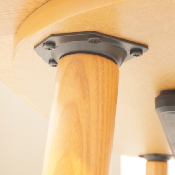 人気の無印良品(MUJI)の正方形こたつテーブルです。木のナチュラルな