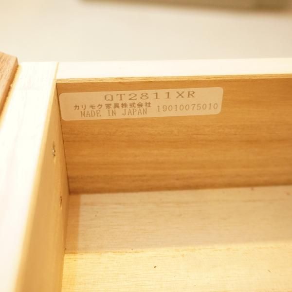 karimoku(カリモク家具)よりQT2811 ウォールナット材 ドレッサー。鏡や