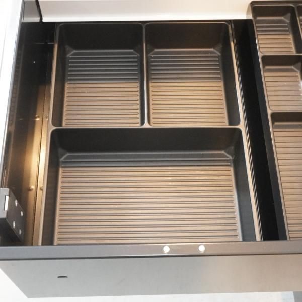 USM Haller(ハラー)のロールボーイ/鍵付です♪モダンクラシックな