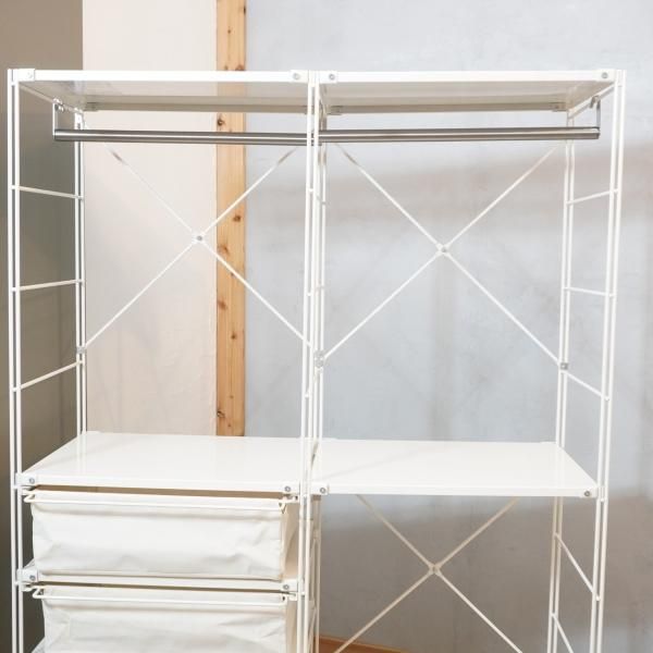 無印良品(MUJI)のワードローブバー付スチールユニットシェルフ。引出し