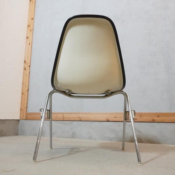 Hermanmiller(ハーマンミラー)社のイームズ スタッキングベース サイド