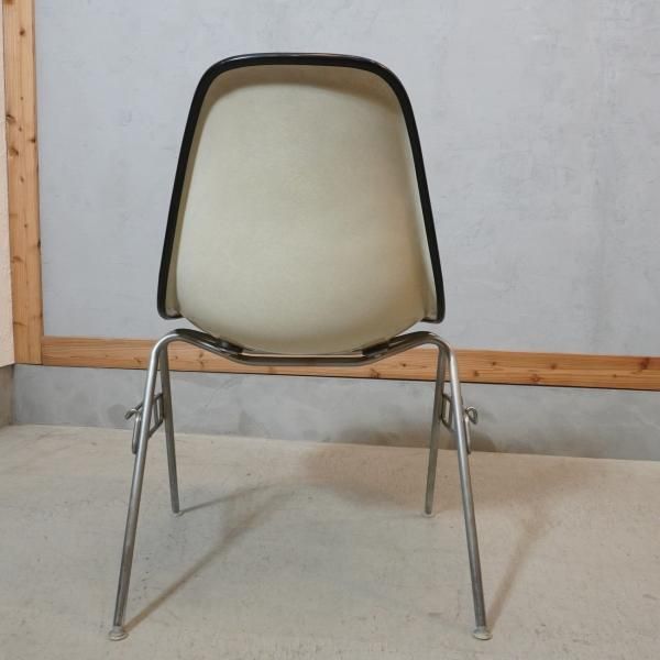 Hermanmiller(ハーマンミラー)社のイームズ スタッキングベース サイド