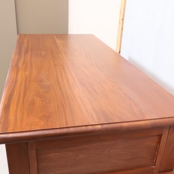 アンティーク調の両袖デスクです。英国スタイルのクラシックなデザイン