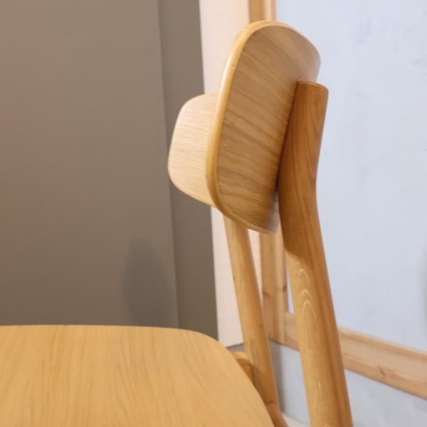 人気の無印良品(MUJI)のオーク材を使用したラウンドチェアーです。北欧