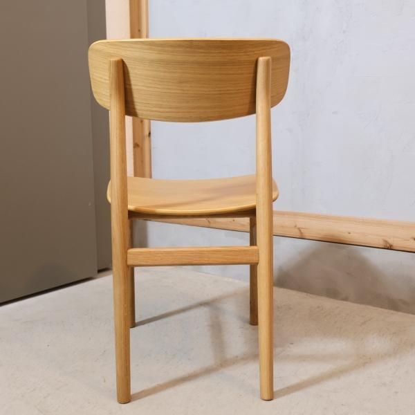 人気の無印良品(MUJI)のオーク材を使用したラウンドチェアーです。北欧