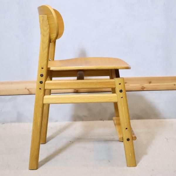 ACTUS(アクタス)のオーク材を使用したSARCLE チェアです。ナチュラルで