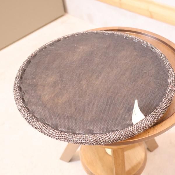 unico(ウニコ)のVOLTA(ボルタ) 回転スツールです。高さ調整も可能で天