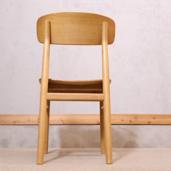 人気の無印良品(MUJI)のオーク材を使用したラウンドチェアです